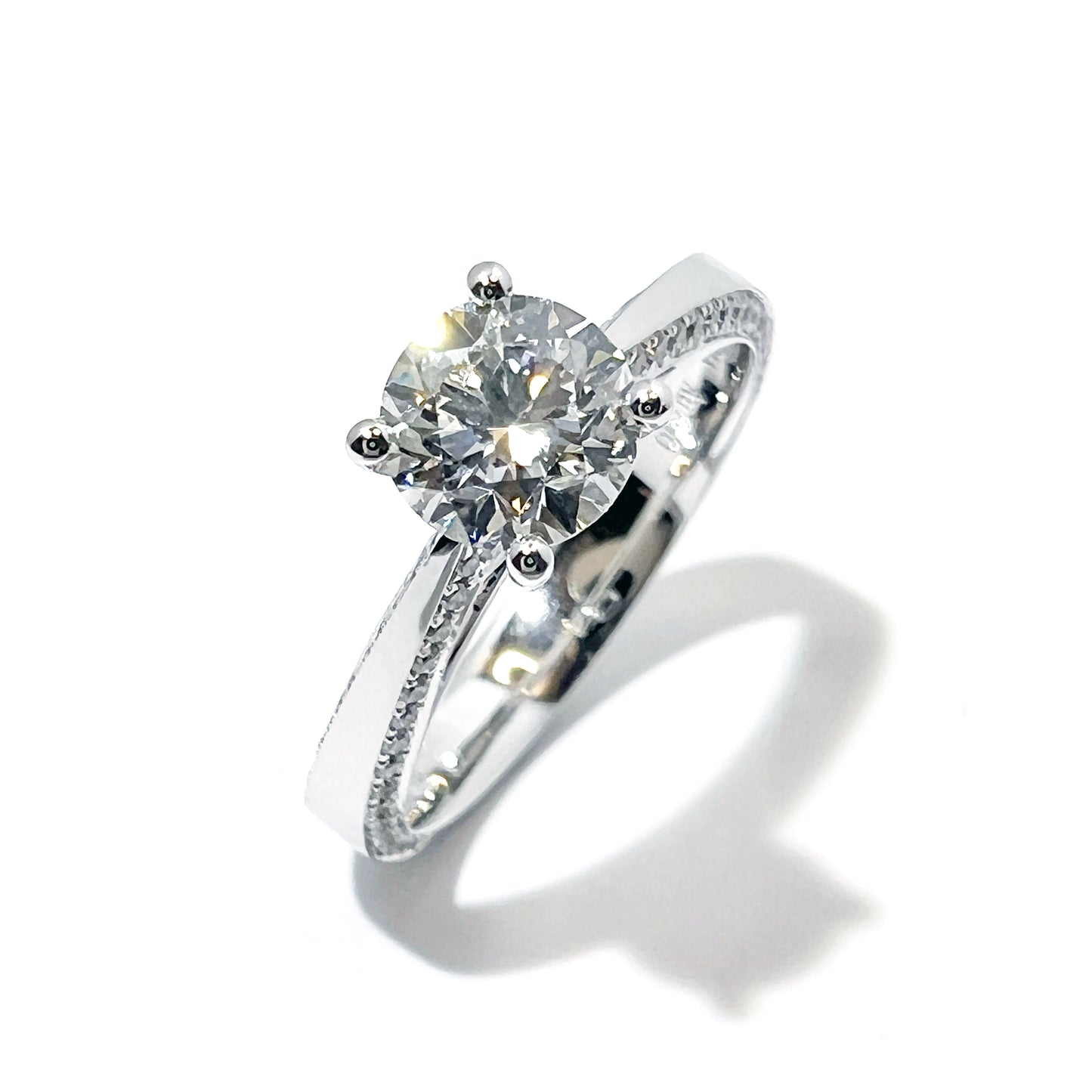 IGI 18K 配排鑽鑽石戒指