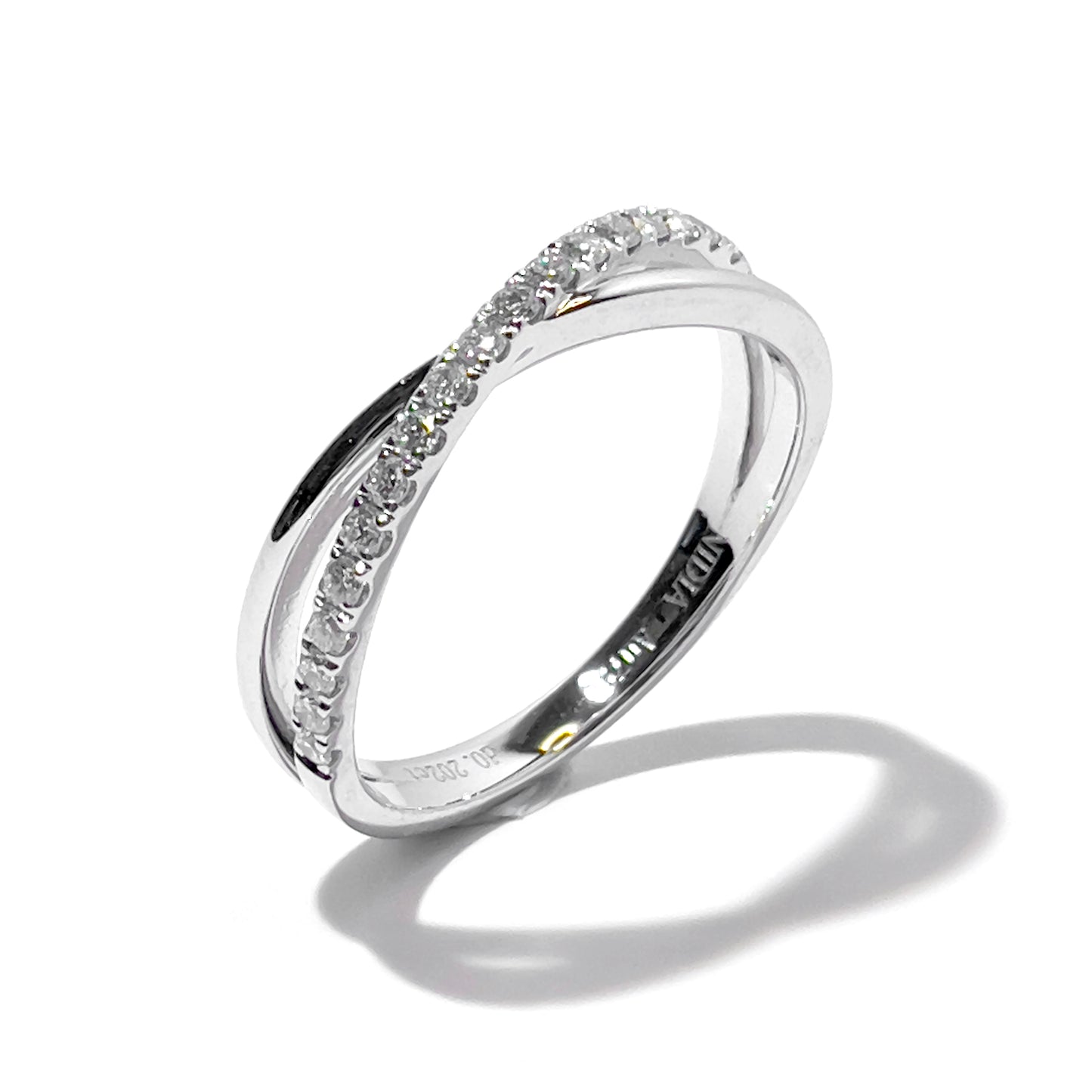 18K 時尚交叉鑽石戒指