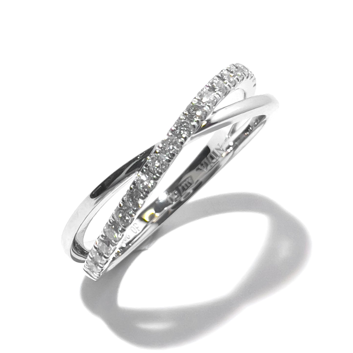 18K 時尚交叉鑽石戒指