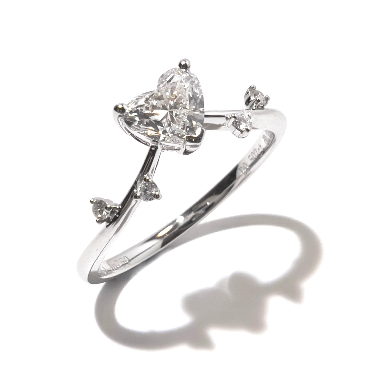 18K 配鑽鑽石戒指