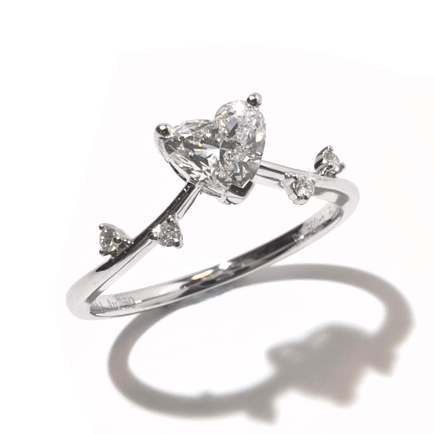 18K 配鑽鑽石戒指