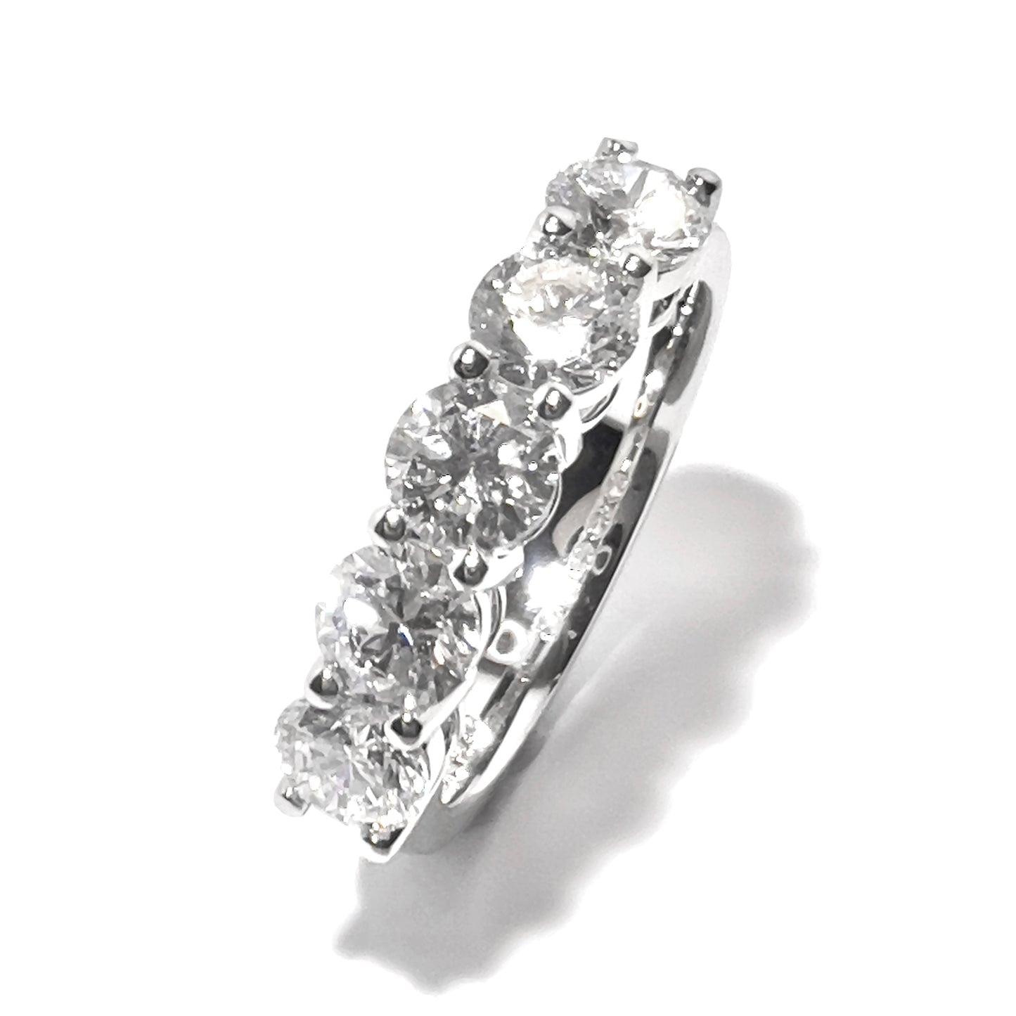 經典之選!18K 半排鑽石戒指