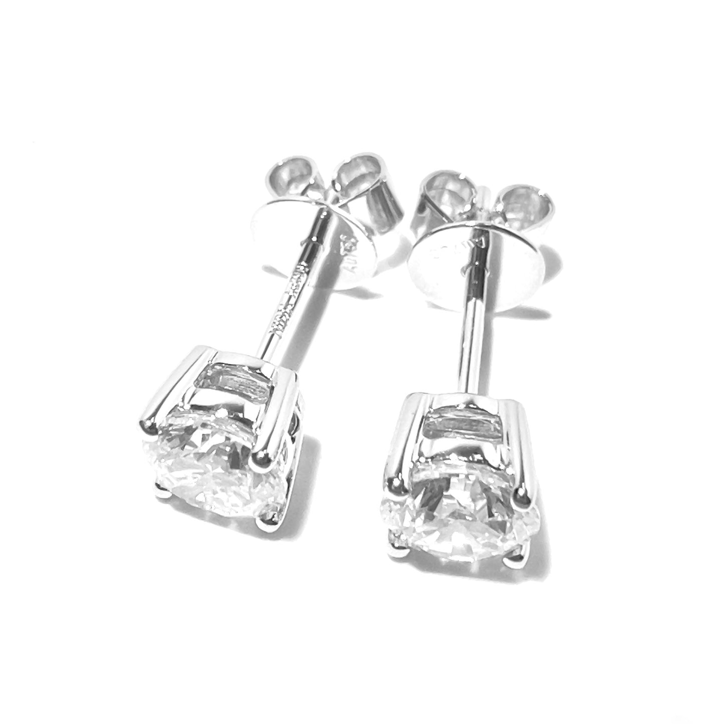 18K 共約1克拉圓形單鑽耳環